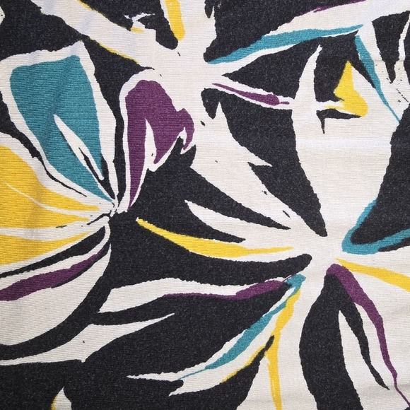 Reitmans Black and Yellow Floral Tank Top - Picture 4 of 4